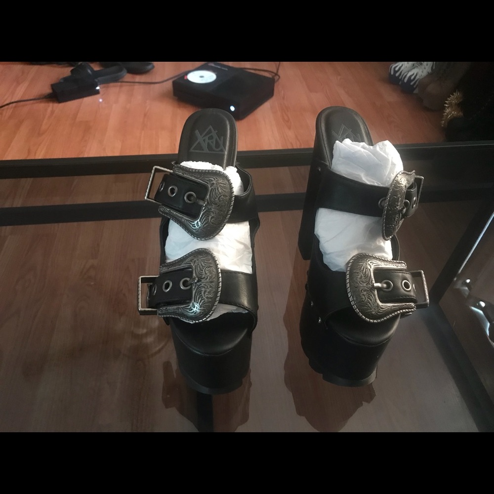 YRU- DREAMR-BRAND NEW- DOLLS KILL